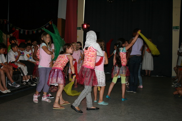 gal/2010/2010 Saitentwist Abschied Duererschule 9.7/2010 Saitentwist Duererschule Abschied 4.Kl. 9.Juli Im Coffee Cor 031.jpg